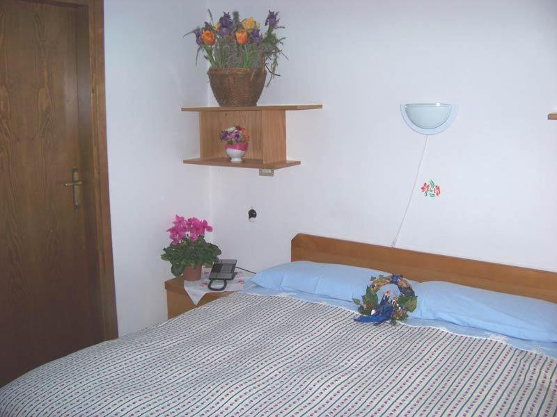 Garni Pecol Bed & Breakfast Fusine Room photo